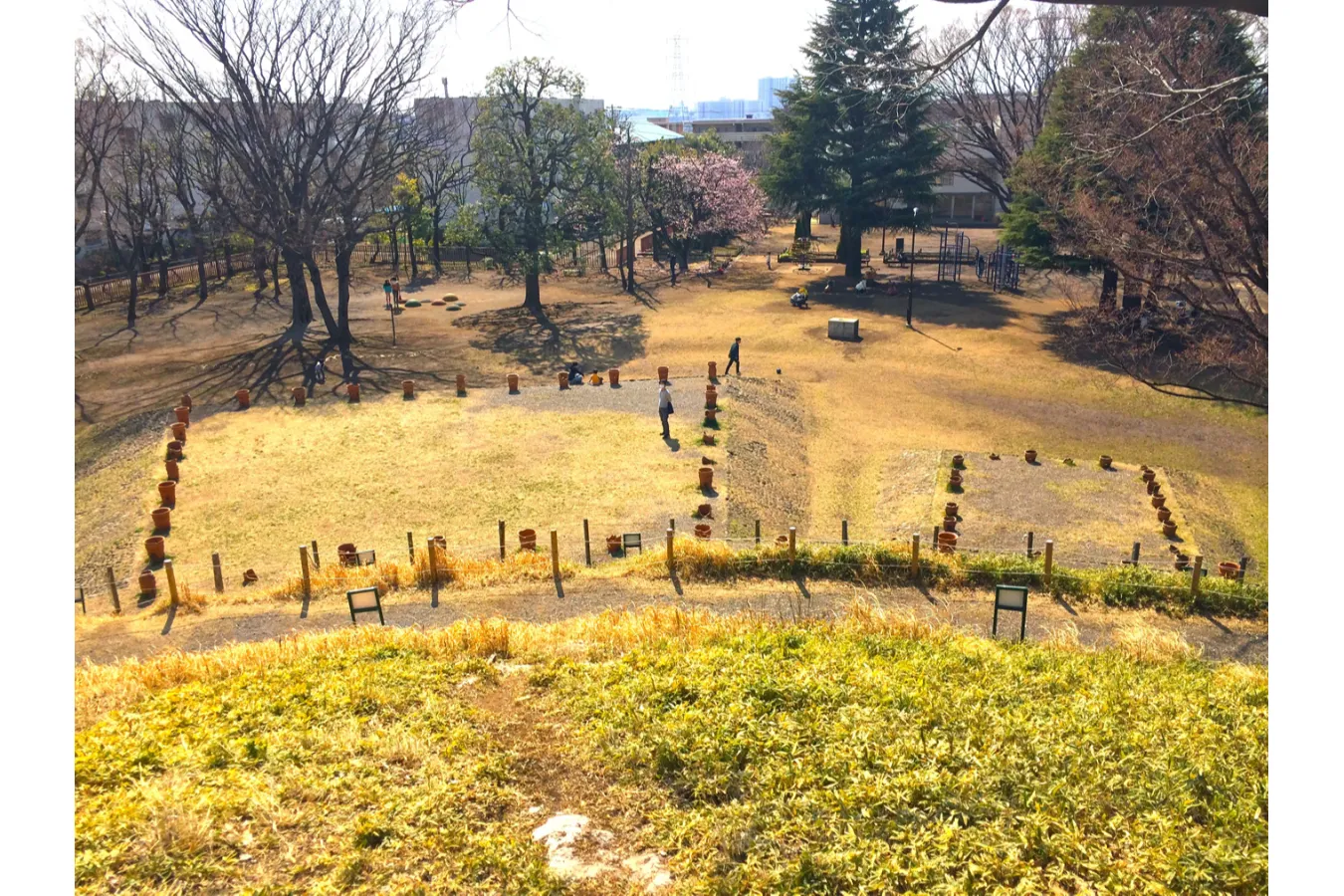 ▲左側が前方部、右側が造出し
