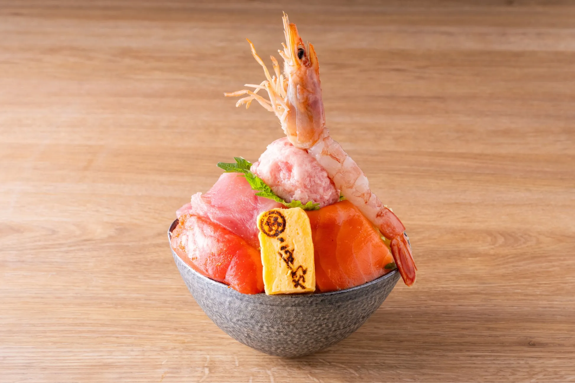 こぼれるほど具材がのった“海鮮もんじゃ”専門店「こぼれや」月島にオープン！