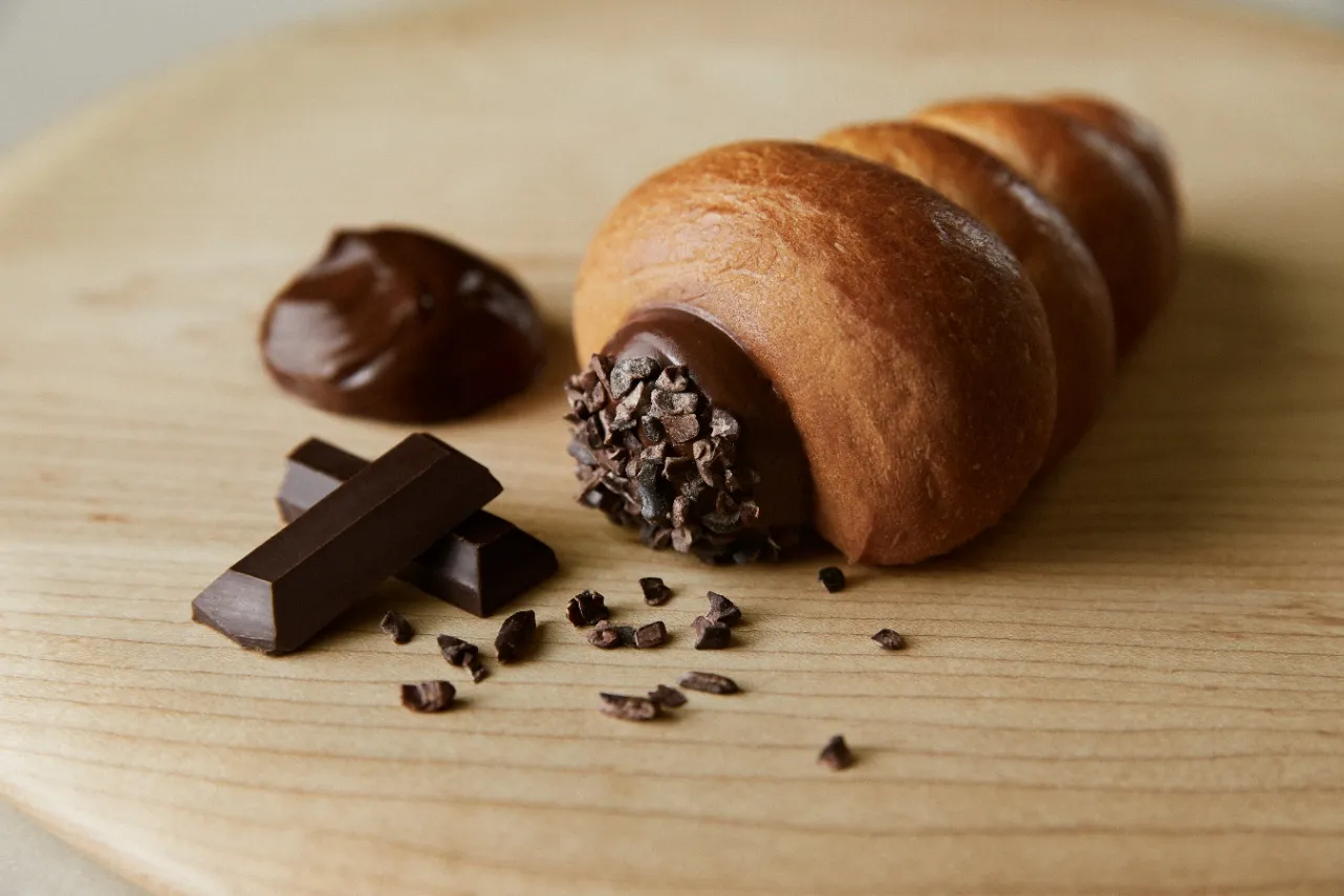 ▲写真提供：GODIVA Bakery ゴディパン 本店／「コロネ（ショコラ）」（453円）