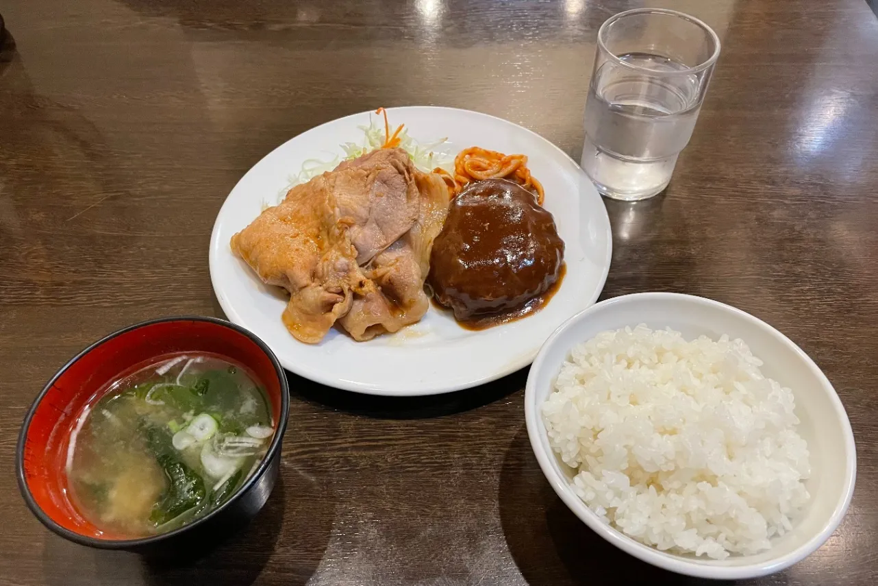 ▲「デミハンバーグしょうが焼き定食」（1,200円）