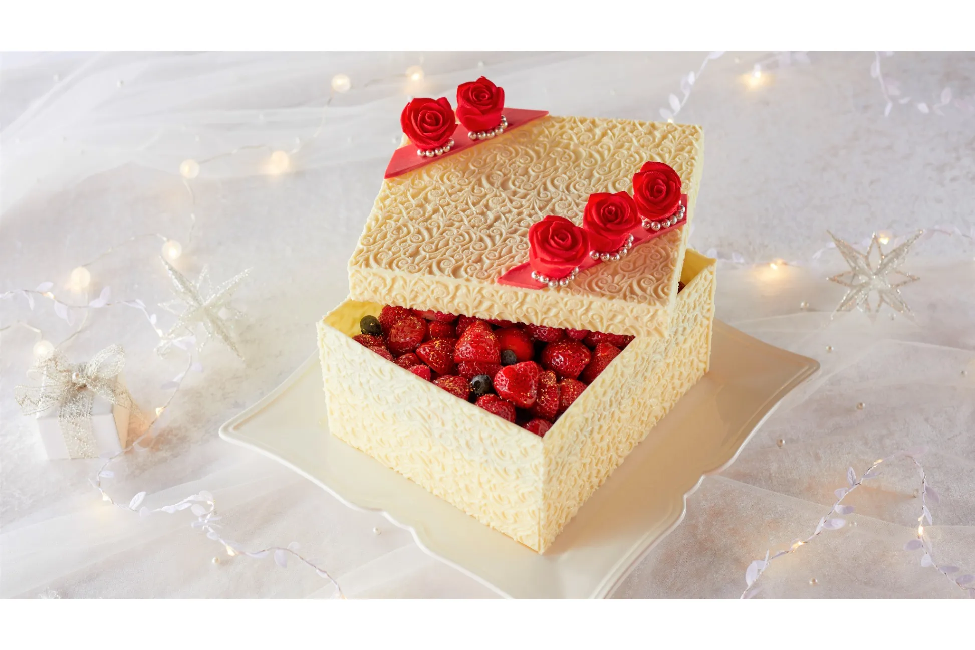 新宿プリンスホテルのクリスマスケーキ！“宝石箱”イメージのショートケーキも
