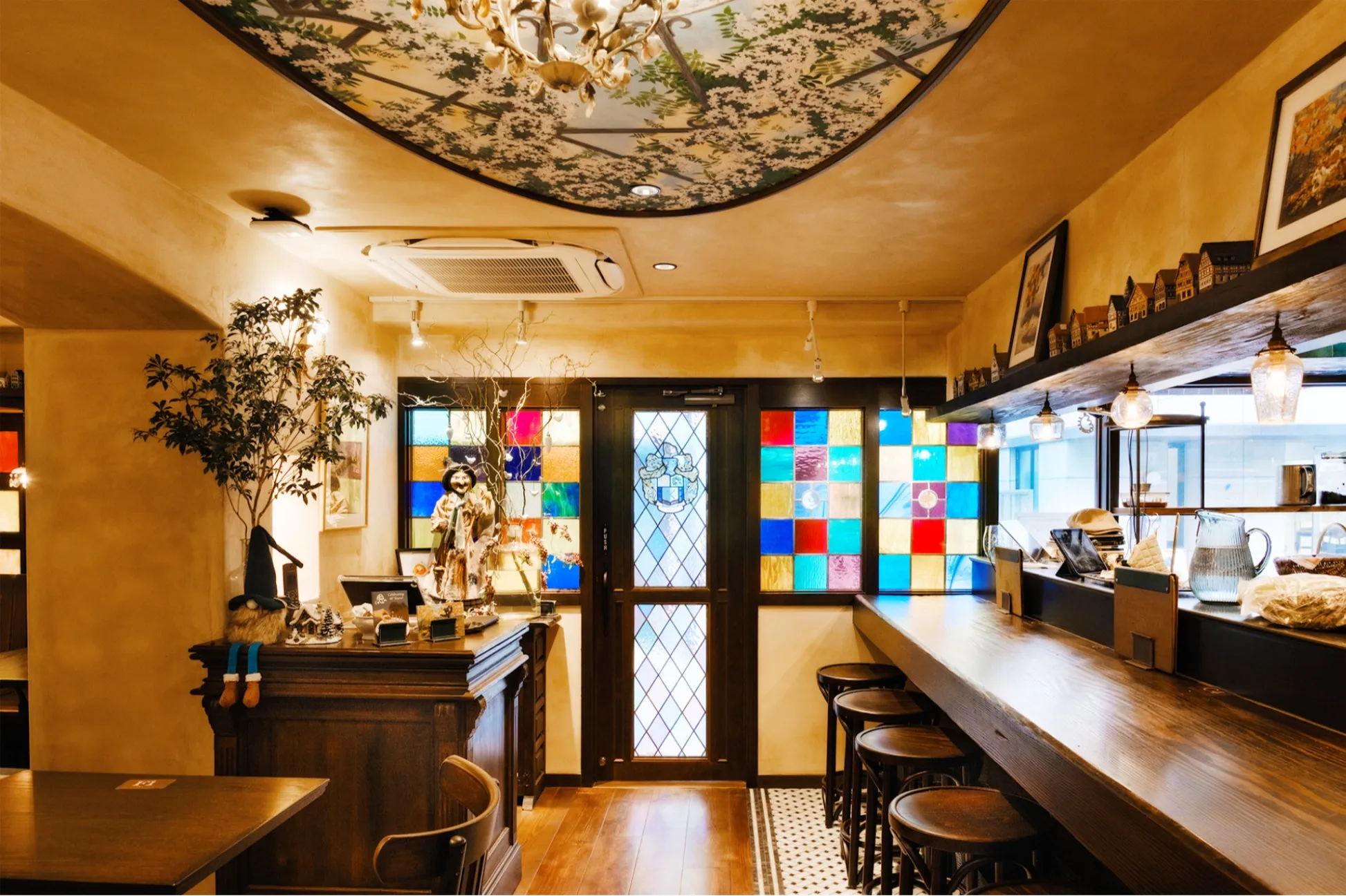 外苑前で40年愛される「カフェ香咲」。大規模リニューアルを経た名喫茶の今