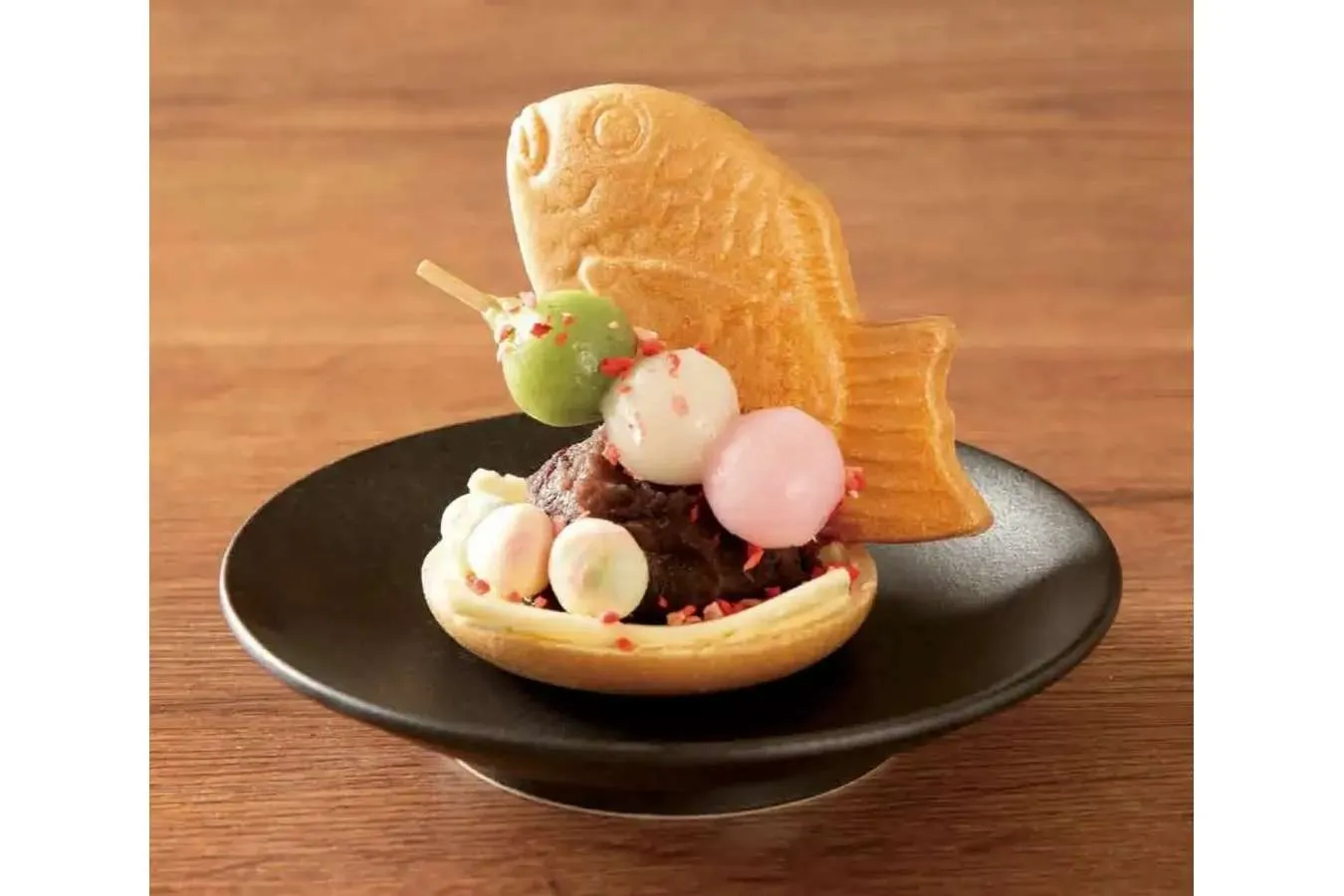 ▲「北海道あんバターの鯛もなか」（単品700円、ドリンクセット1,200円）