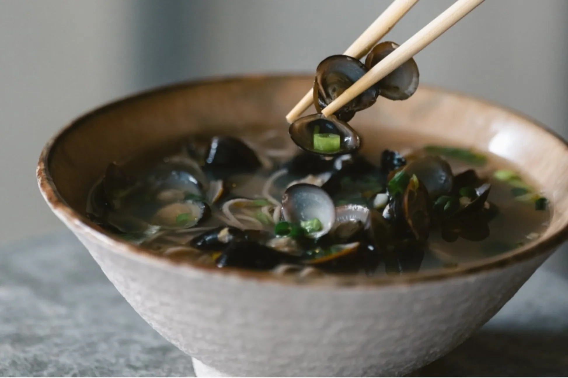 京都の“立ち食いそば屋”が手掛ける「ブイエス」が渋谷に！ワインショップと融合した新店