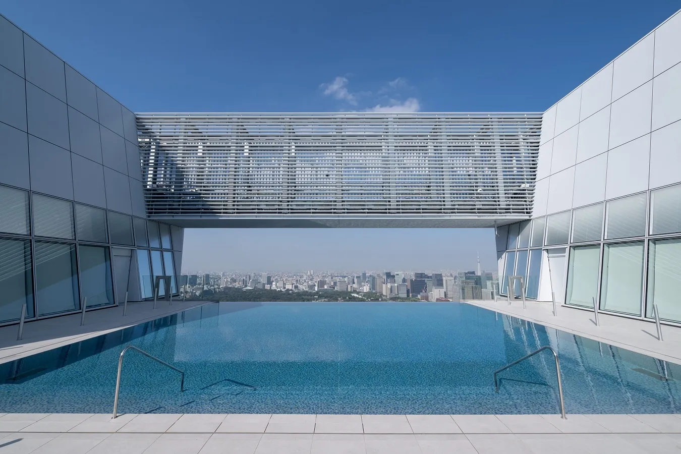 ▲SKY GARDEN & POOL