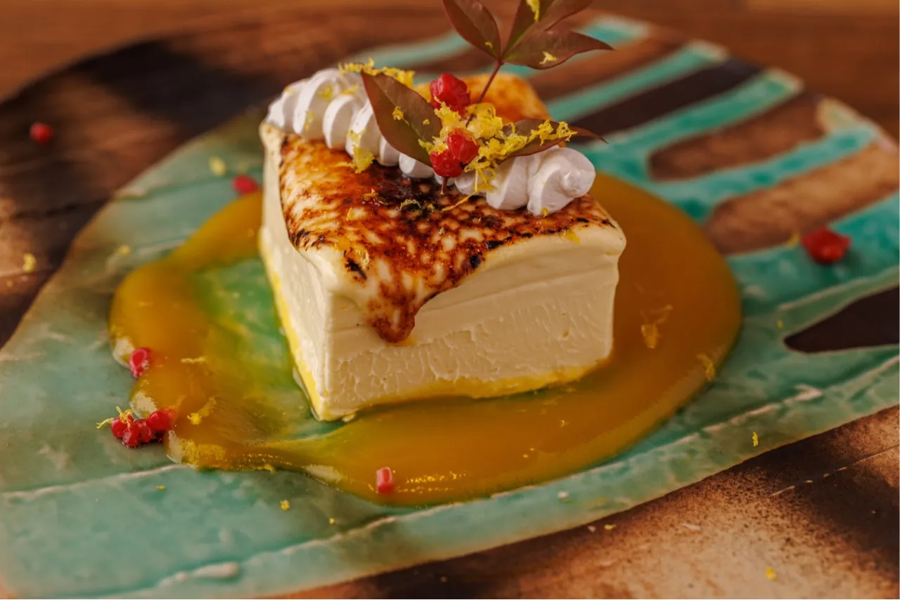 ▲「ブリュレレアチーズケーキ パッションとゆずのソース」