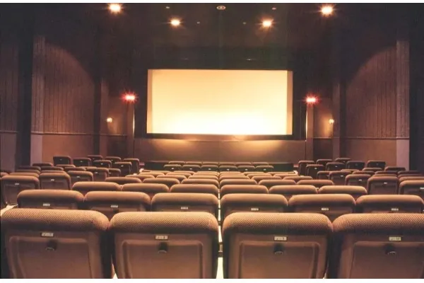 昔の名作映画のリバイバル上映も！東京の「名画座」6選