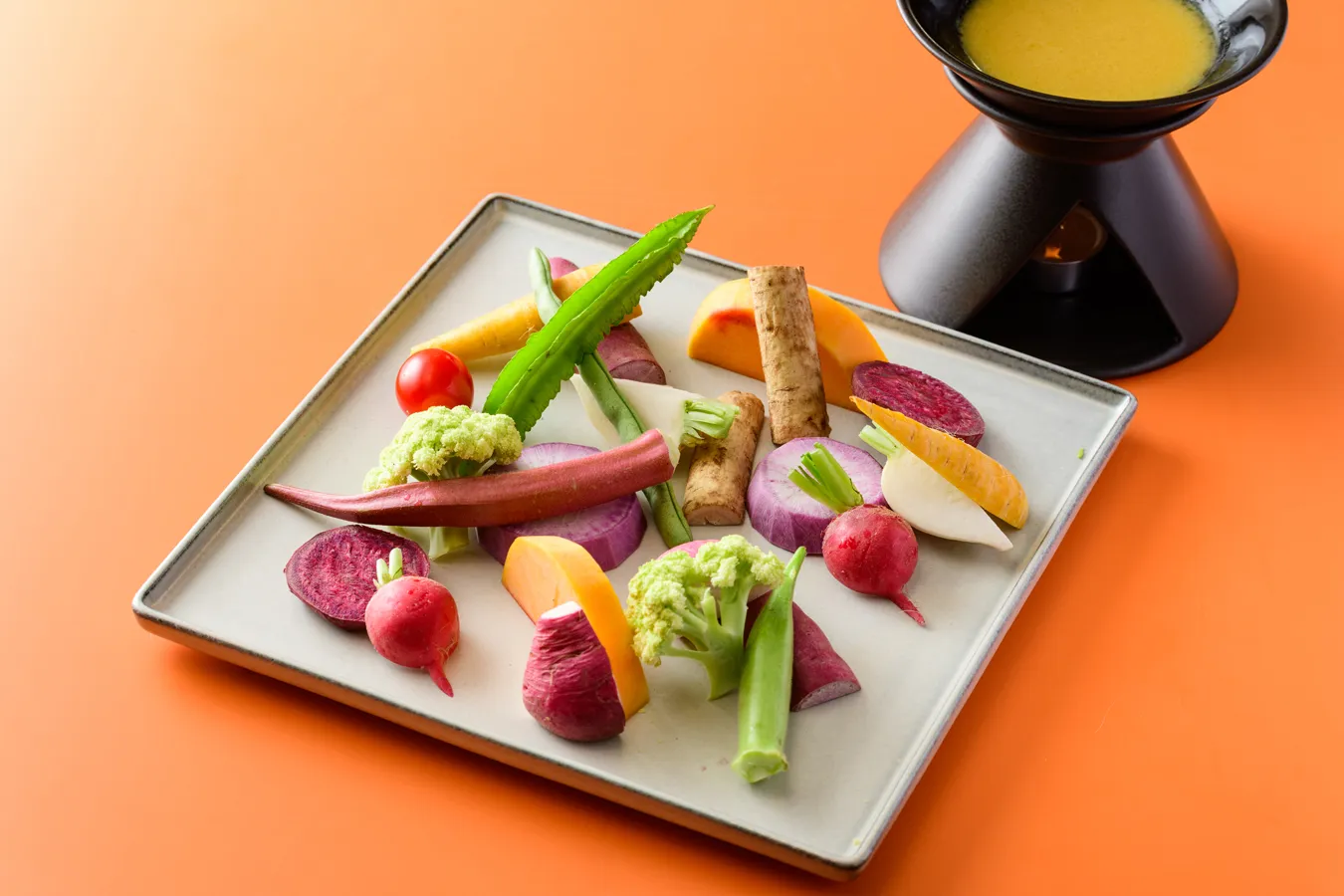 ▲アラカルト一例「鎌倉野菜のバーニャカウダ　白味噌を使ったソース」（1,680円）