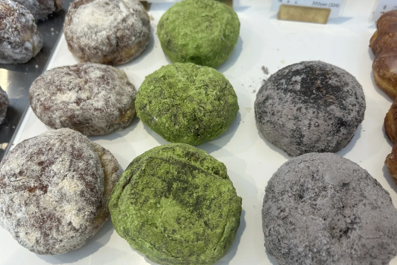 ▲「I’m donut ？」左からプレーン、抹茶、チョコ（撮影：レッツエンジョイ東京編集部）