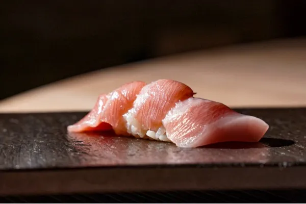 獲れた魚をそのまま店に！「船から直送　船上すし みこう」牛込柳町にオープン