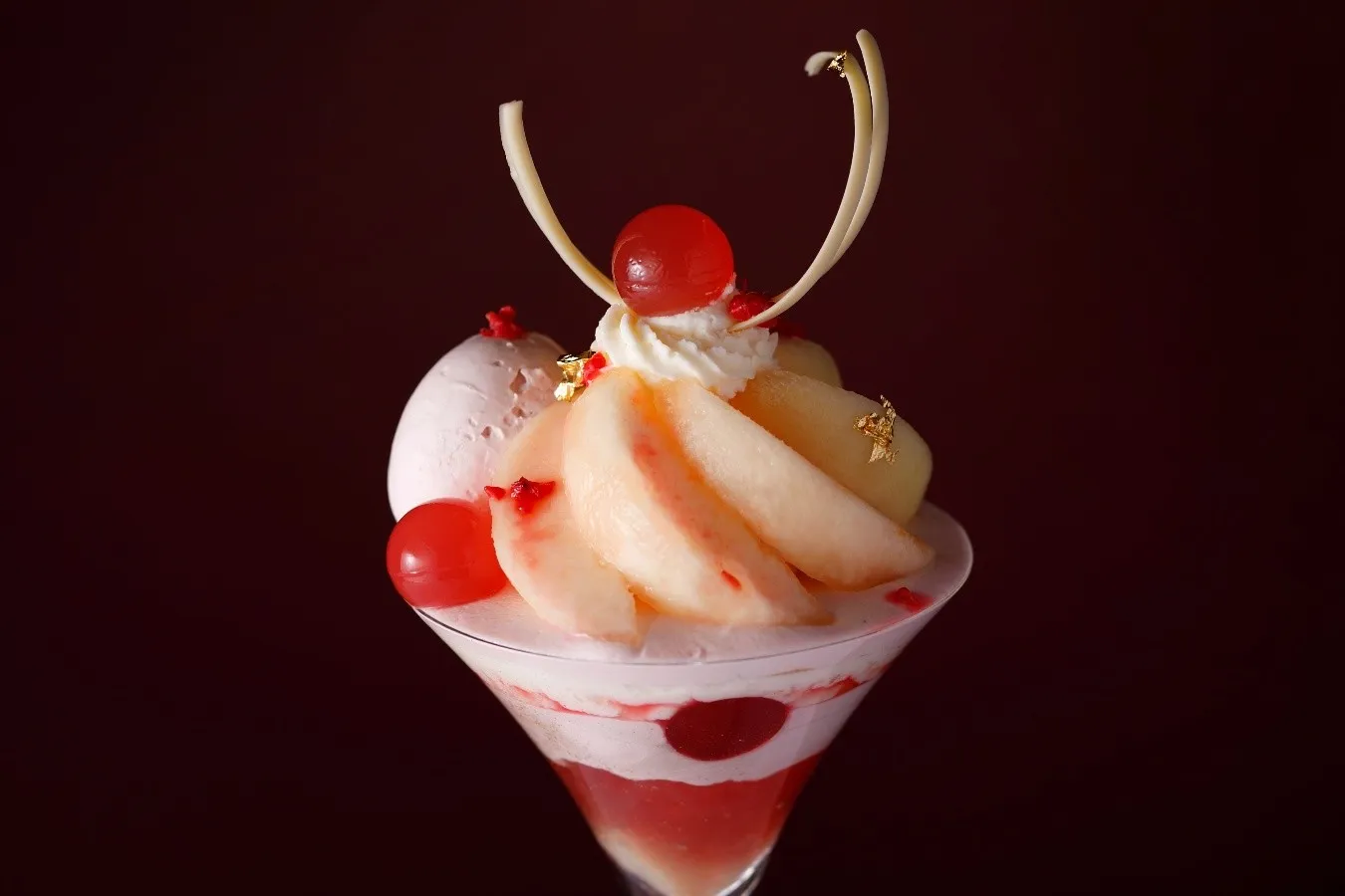 ▲「岡山県産桃のスペシャルパフェ」