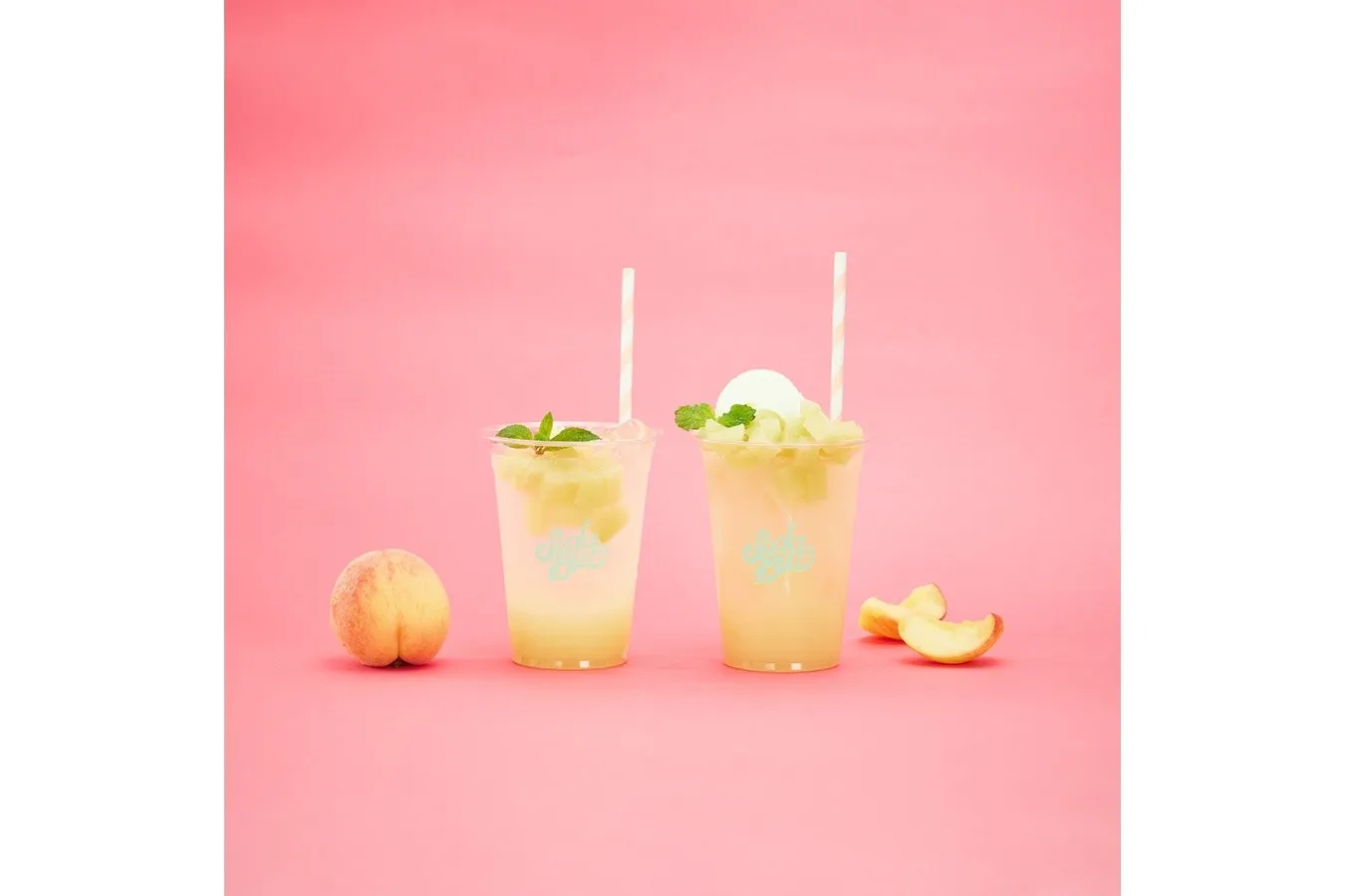 ▲左から「ピーチバニラソーダ」「ピーチバニラソーダフロート」