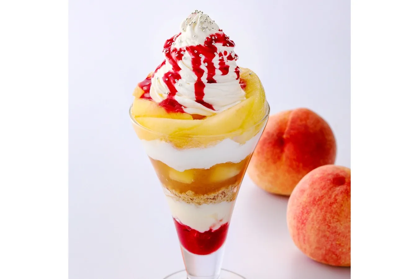 ▲「“丸ごと1個” 桃パフェ」