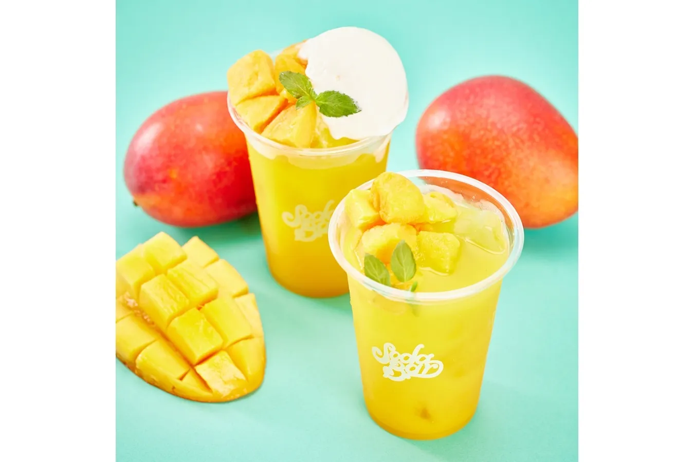 ▲左から「マンゴーパッションソーダフロート」「マンゴーパッションソーダ」