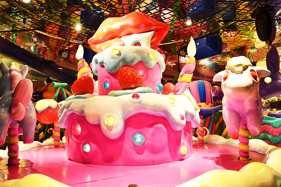 【原宿】店内に巨大メリーゴーランド!? 最先端のかわいいカフェ「KAWAII MONSTER CAFE」レポ