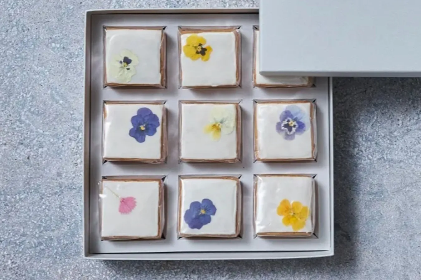 “花とハーブ”のスイーツ＆カフェ「アイコニック ステージ」が新丸ビルにオープン_1256914