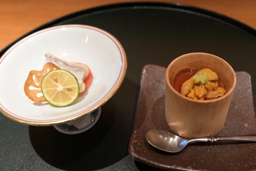 ▲左は太刀魚の南蛮漬け、右は自家製寄せ豆腐の無添加ウニ添え