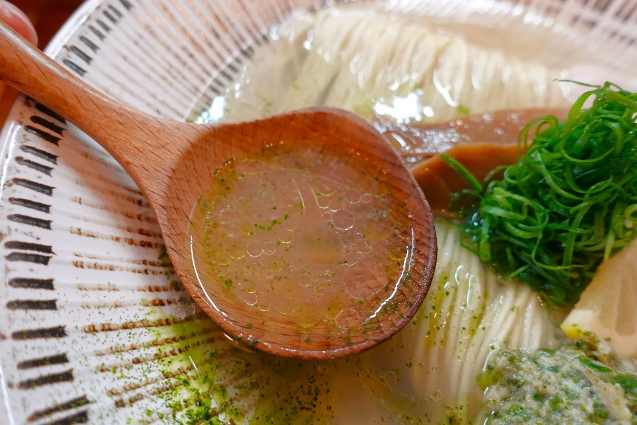 見た目まで美しい“至高の牡蠣そば”!行列必至のラーメン店、千歳烏山「華塩」_1894120