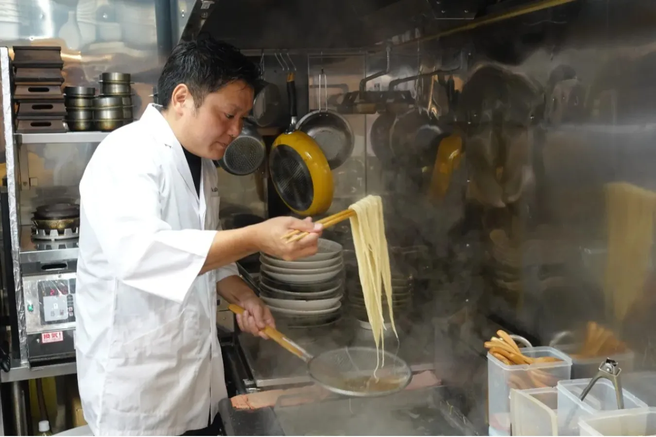 ▲成城青果と同じくきれいに整えられた麺線は、平ざるで仕上げている