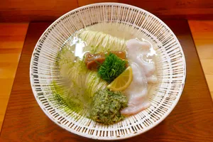 見た目まで美しい“至高の牡蠣そば”!行列必至のラーメン店、千歳烏山「華塩」