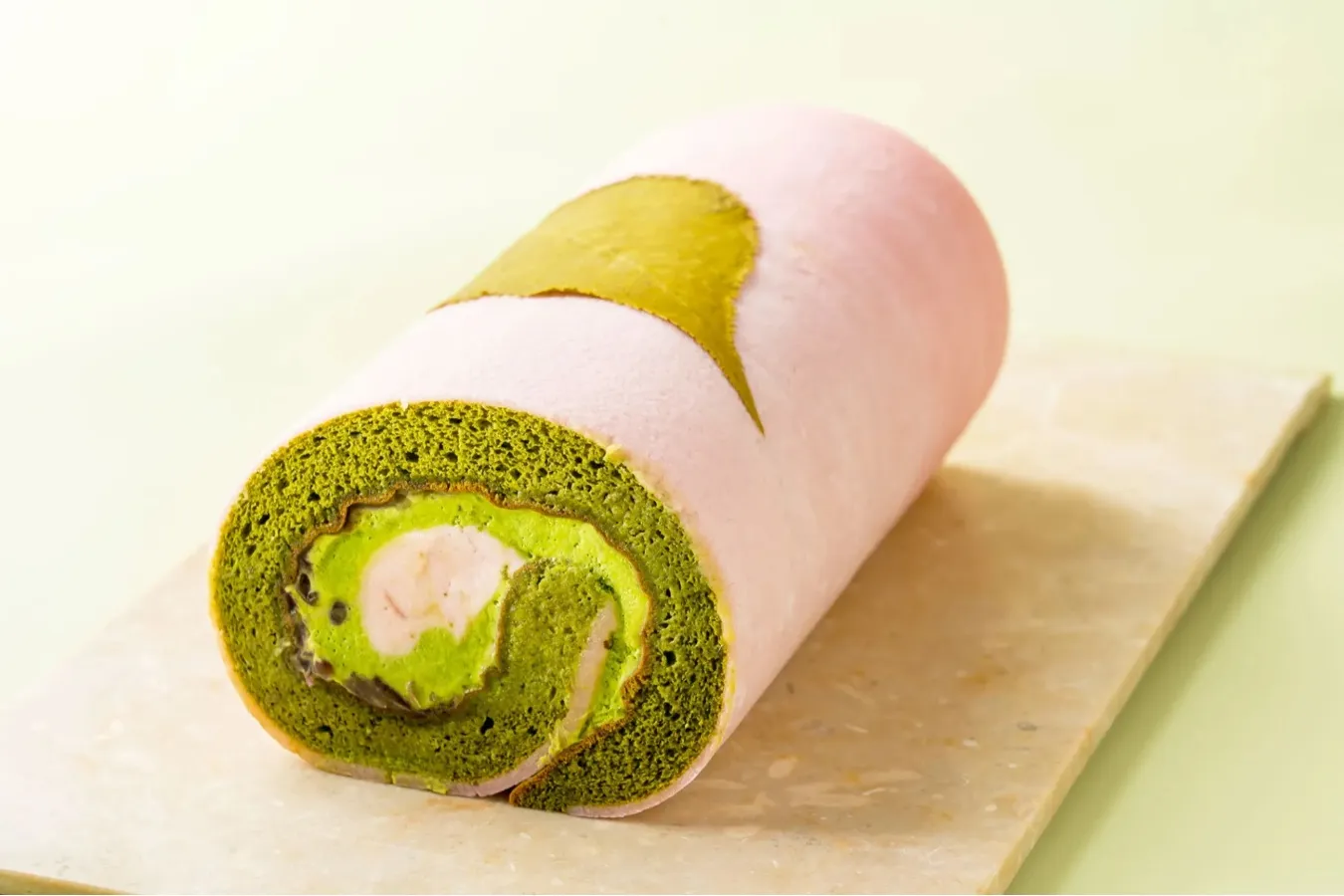 ▲「桜の抹茶ロールケーキ」