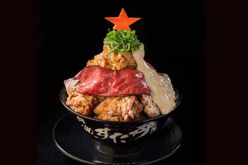 “伝説の丼”だと！？ローストビーフと唐揚げものった1.2kg超の限定すた丼はクリぼっちへの最高のプレゼントだ！