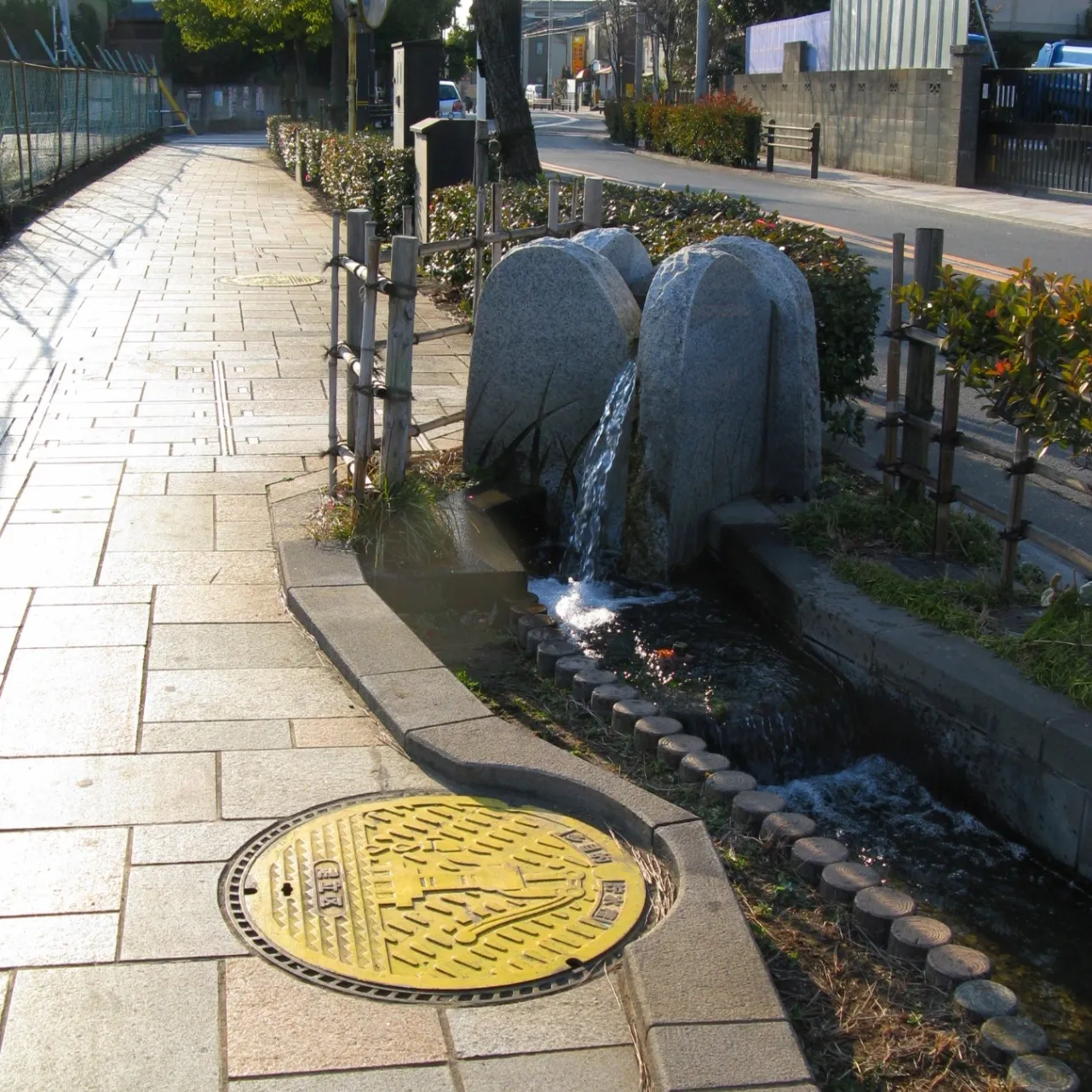東京・竹ノ塚でカラフルなマンホール巡り!_1244235