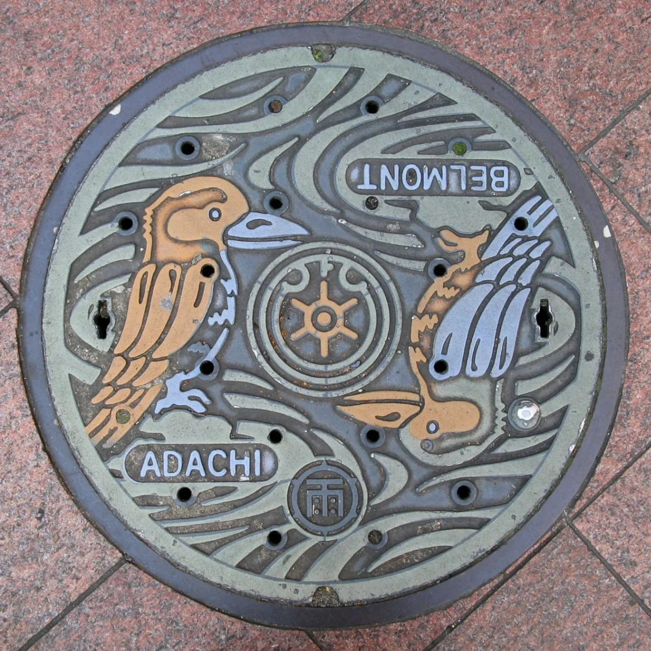 東京・竹ノ塚でカラフルなマンホール巡り!_1244238