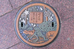 東京・竹ノ塚でカラフルなマンホール巡り！