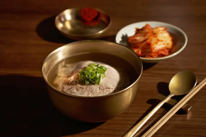 日本初上陸！韓国ソウル発のコムタンスープ専⾨店「オクドンシク」新大久保にオープン