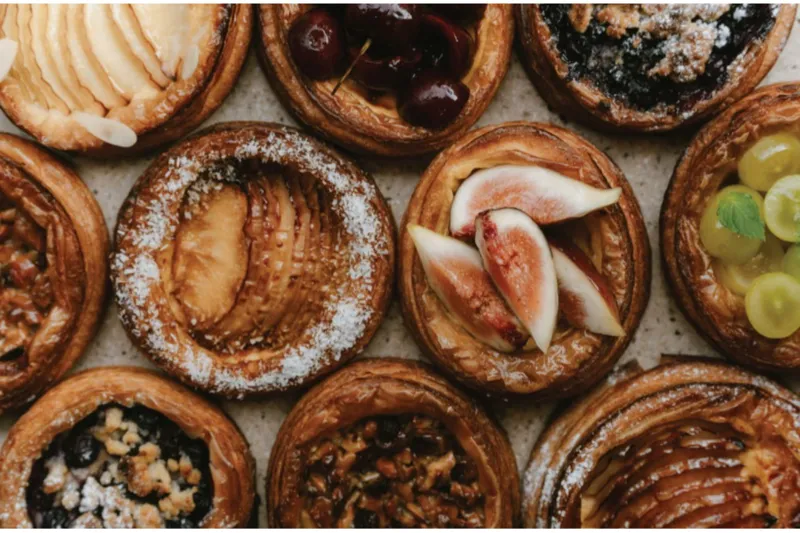 「タイムレス ベーカリー」三田にオープン！ミニクロワッサンや季節のフルーツパイが名物