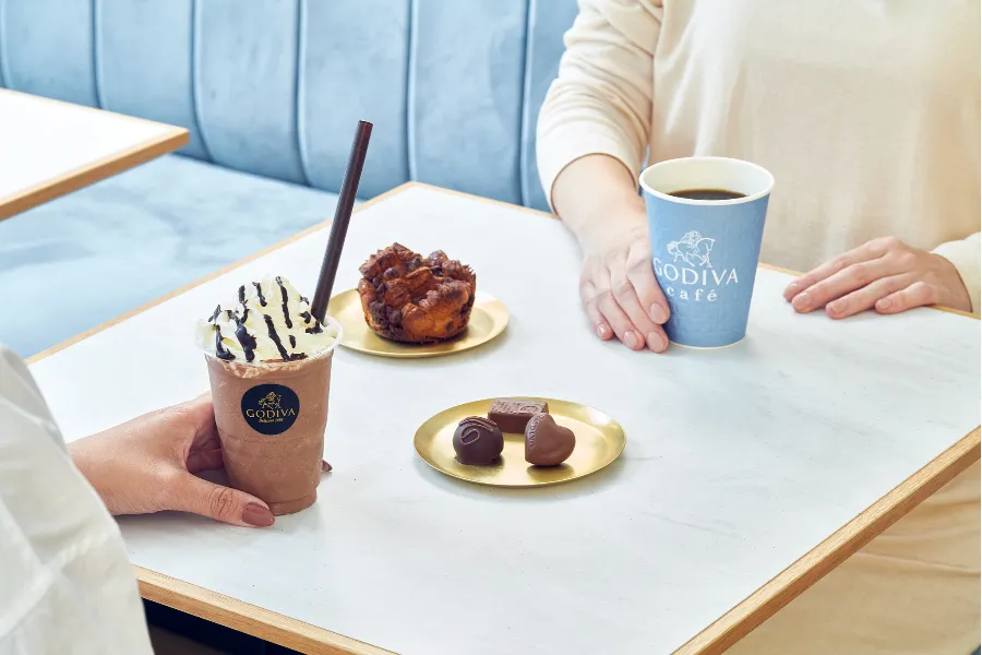 「GODIVA café」エキュート大宮にオープン