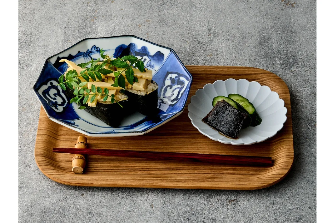 ▲「タケノコご飯と油揚げ、たっぷり木の芽のおむすびサンド」