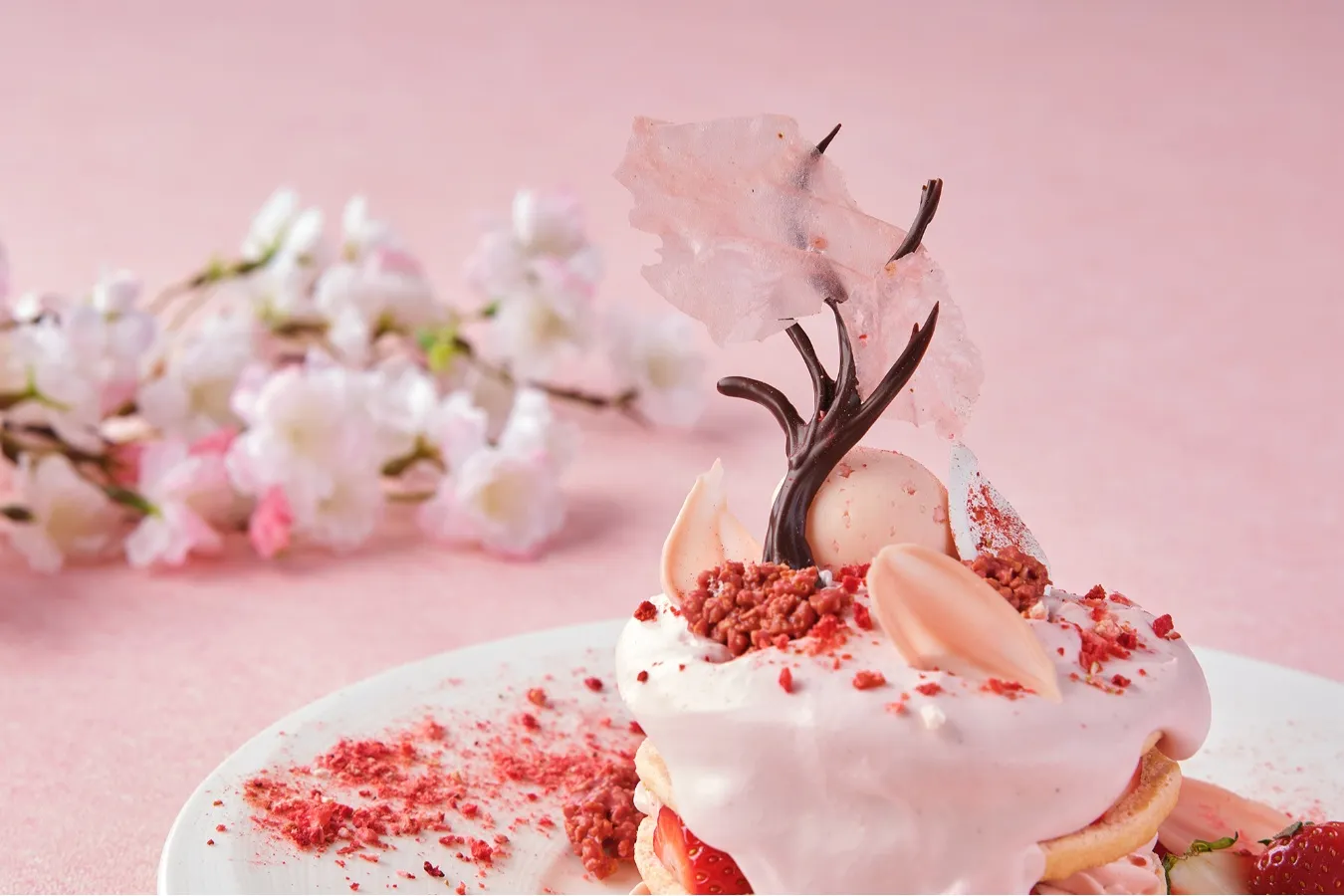 ▲「いちご＆桜 ミルフィーユパンケーキ」