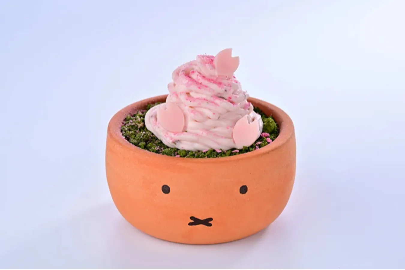 ▲「フラワーミッフィー　お花見さくらモンブラン」
Illustrations Dick Bruna(C)copyright Mercis bv,1953-2025　www.miffy.com