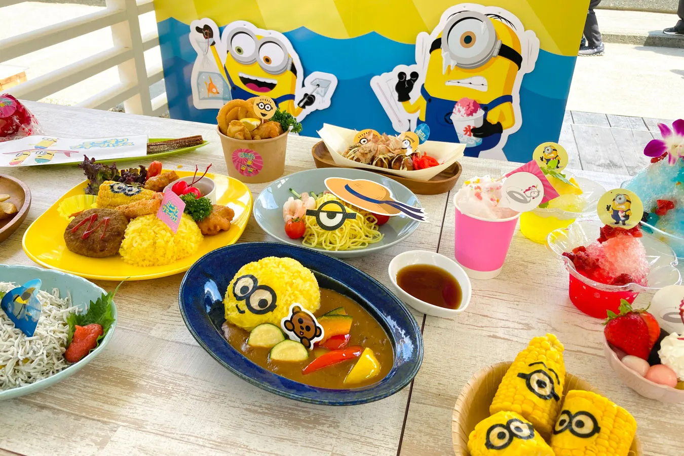 ▲その他、ミニオンたちをモチーフにした可愛らしいフードが多数登場　© Universal City Studios LLC. All Rights Reserved.