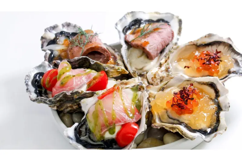 生牡蠣や海鮮料理を楽しめる！「エイス シー オイスター キッチン」が虎ノ門にオープン