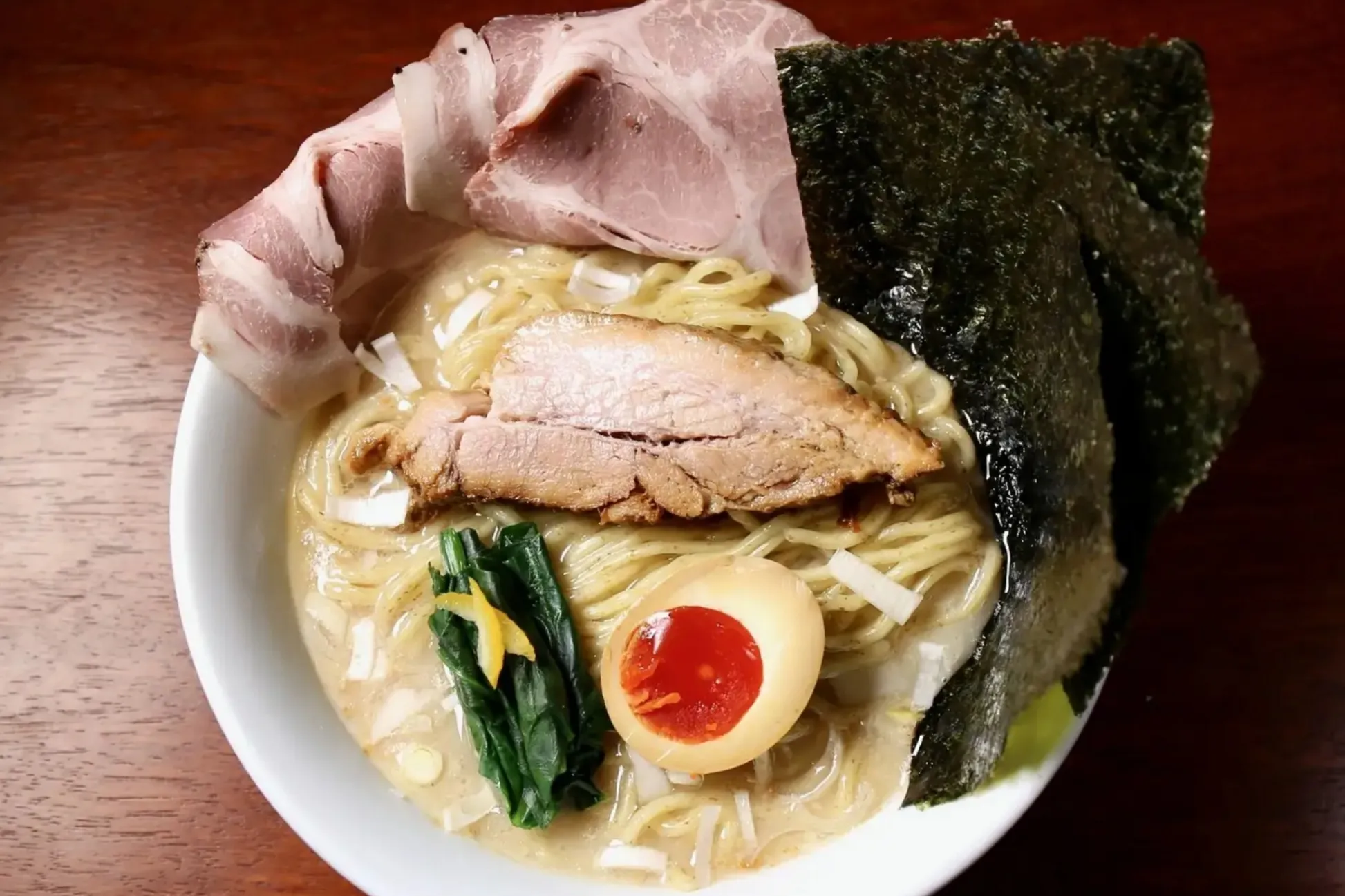 大阪の人類みな麺類、渋谷に新ブランド「人類みな麺類」をオープン