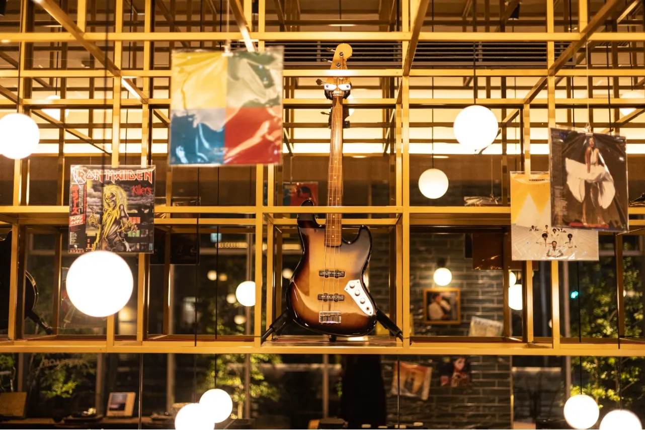 約300枚のレコードが聴けるカフェ「UNI COFFEE ROASTERY オークウッドホテル麻布」オープン_1462337
