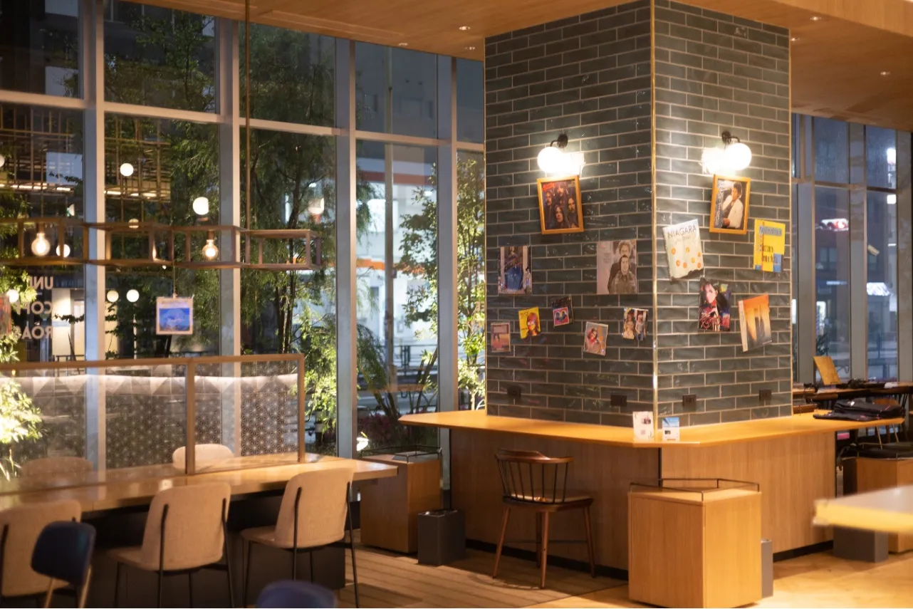 約300枚のレコードが聴けるカフェ「UNI COFFEE ROASTERY オークウッドホテル麻布」オープン_1462338
