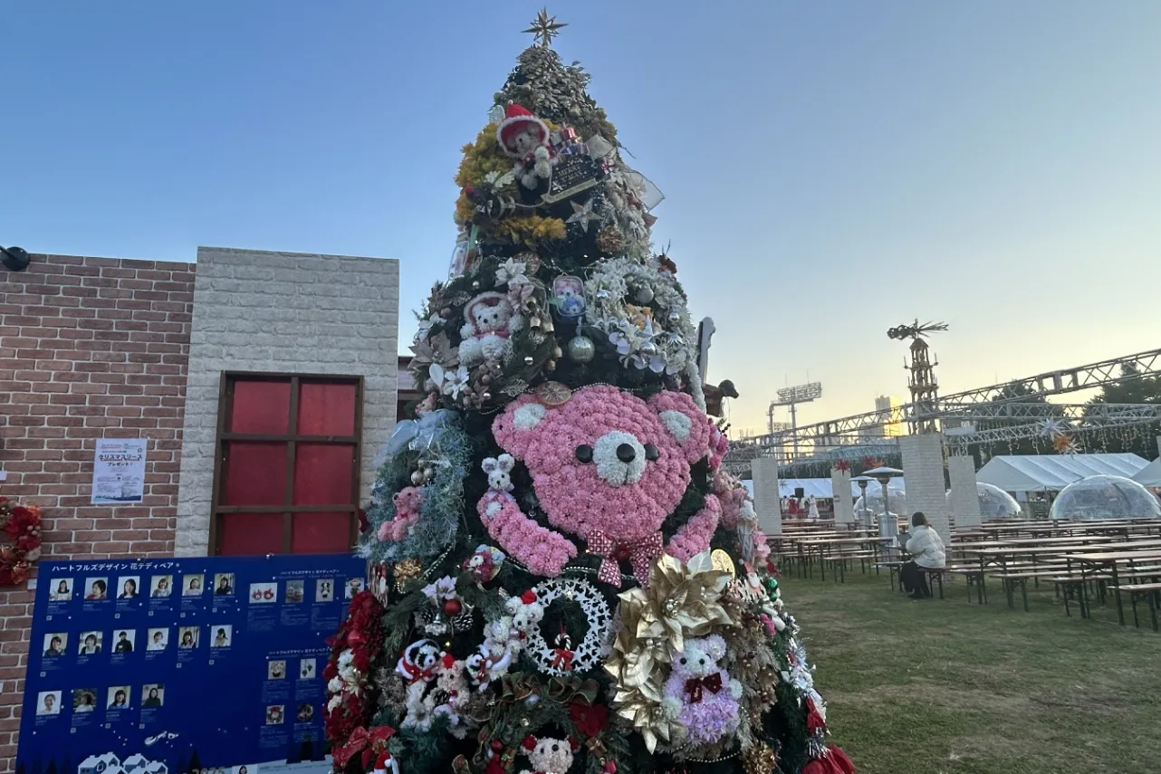 ▲クマをモチーフにしたクリスマスツリー（撮影：レッツエンジョイ東京編集部）