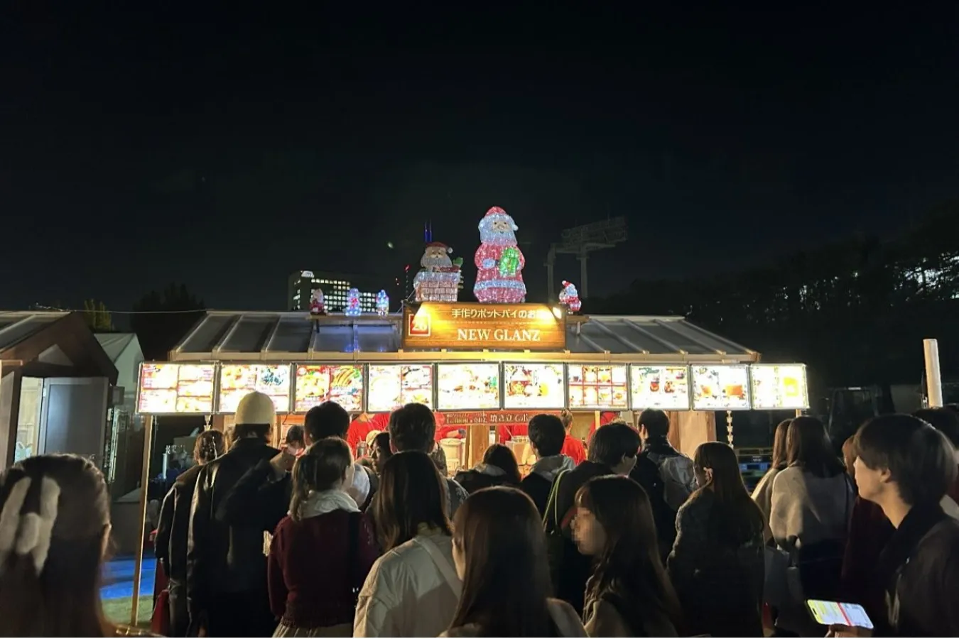 ▲行列ができていた手作りポットパイのお店（撮影：レッツエンジョイ東京編集部）