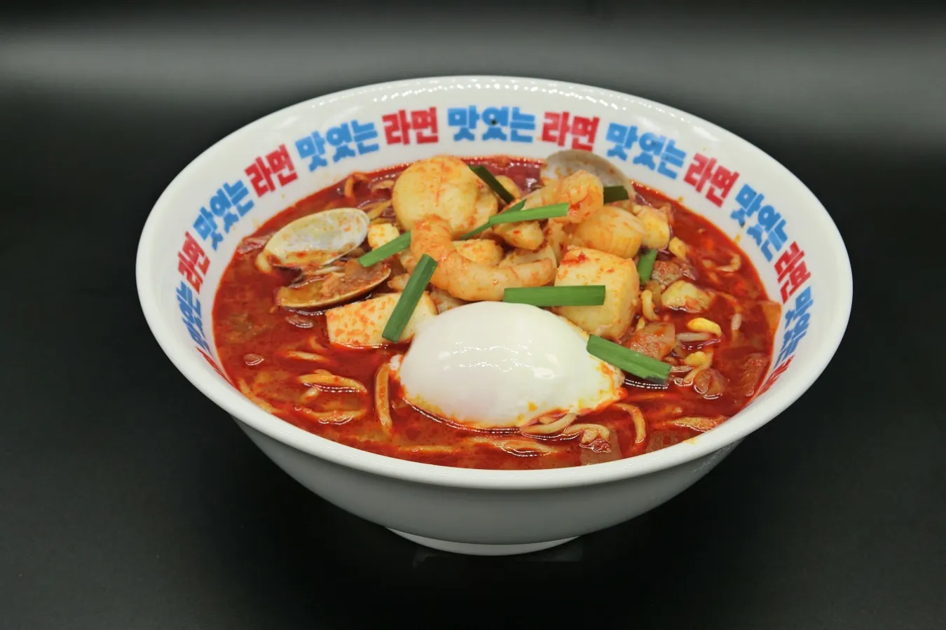 ▲海鮮チゲラーメン「海鮮ゴロゴロ赤麺」（1,180円）