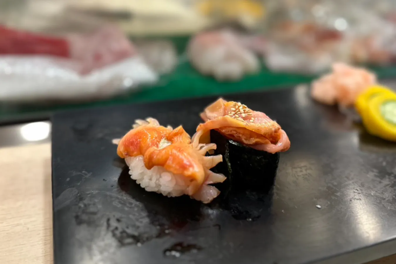 ▲人気の赤貝は身とヒモをセットで