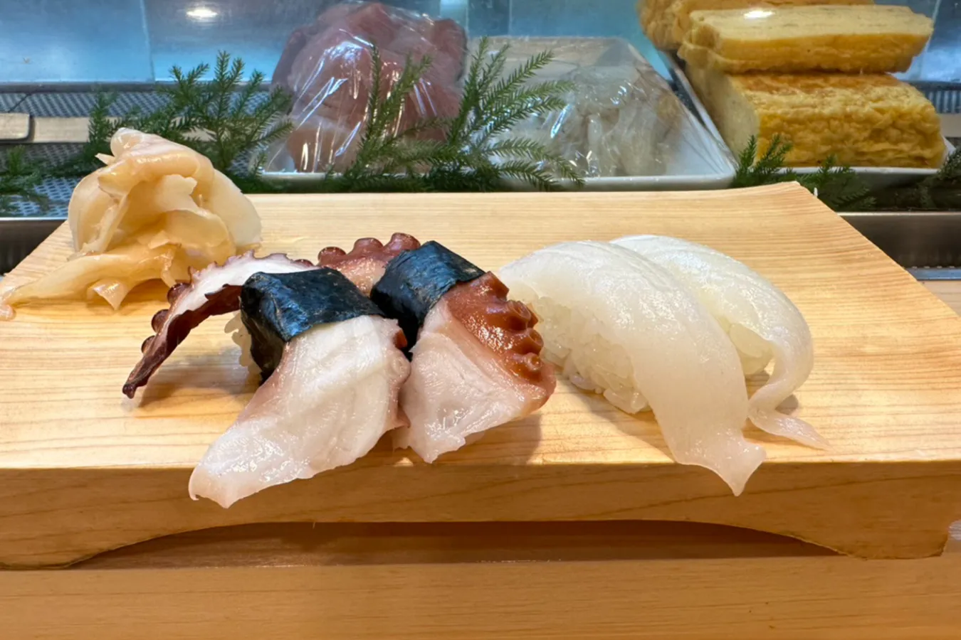 ▲たこ（左）とイカ（右）たこの握りは必食の逸品