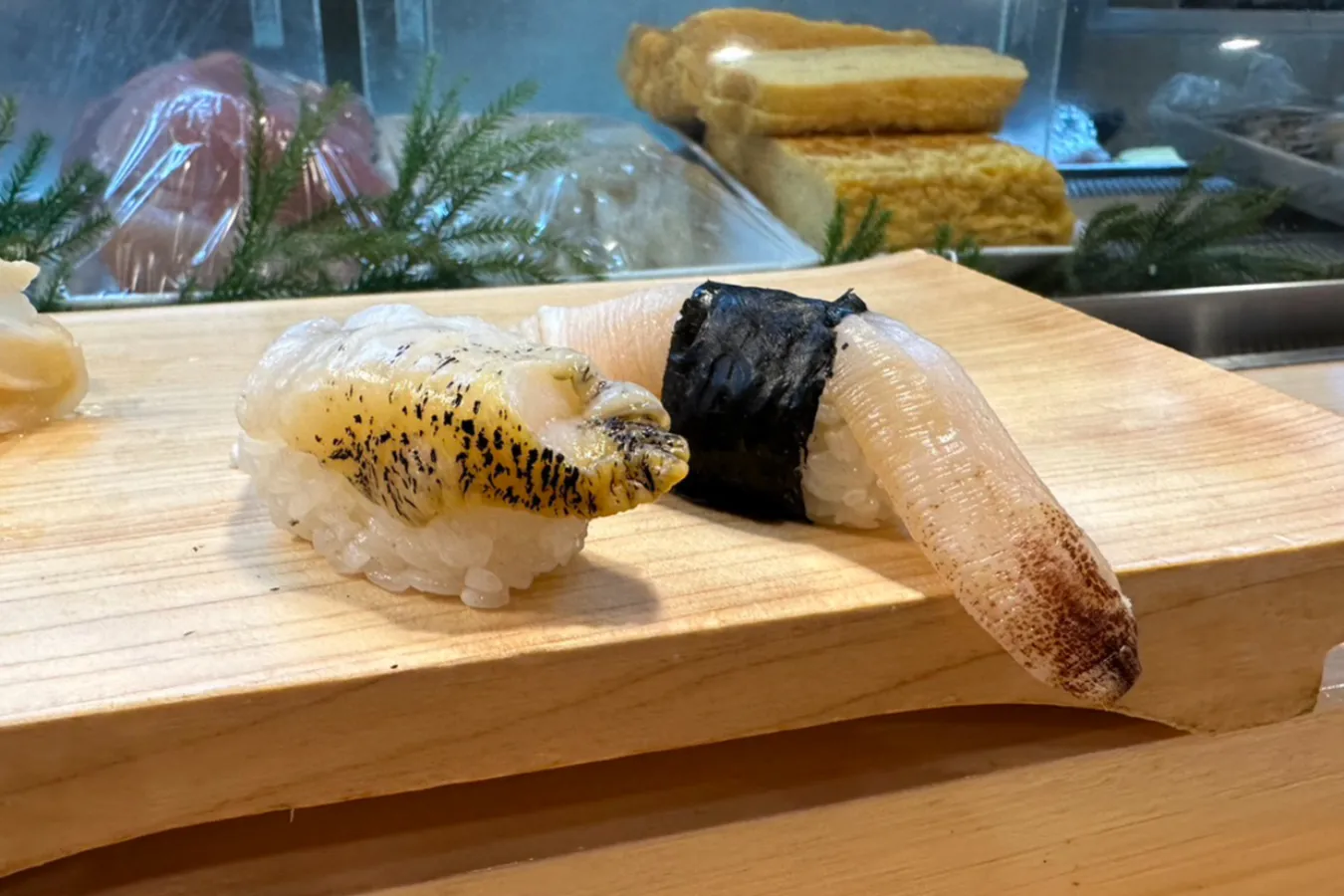 ▲食感が楽しいつぶ貝（左）とミル貝（右）