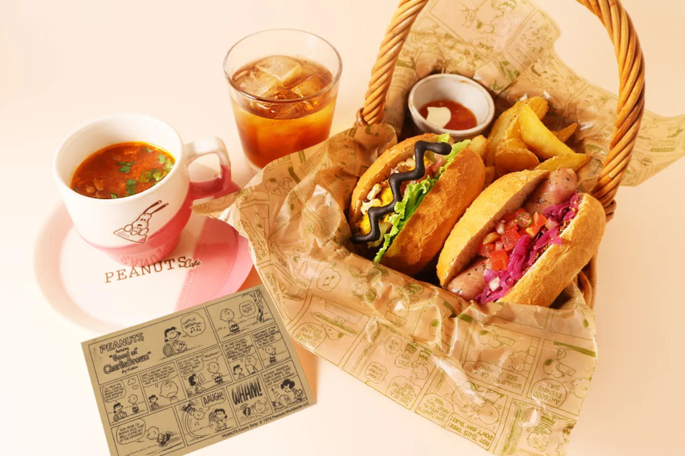 ▲「ルーシー＆チャーリー・ブラウンのフットボールサンドイッチ」（2,420円）　(C) Peanuts Worldwide LLC