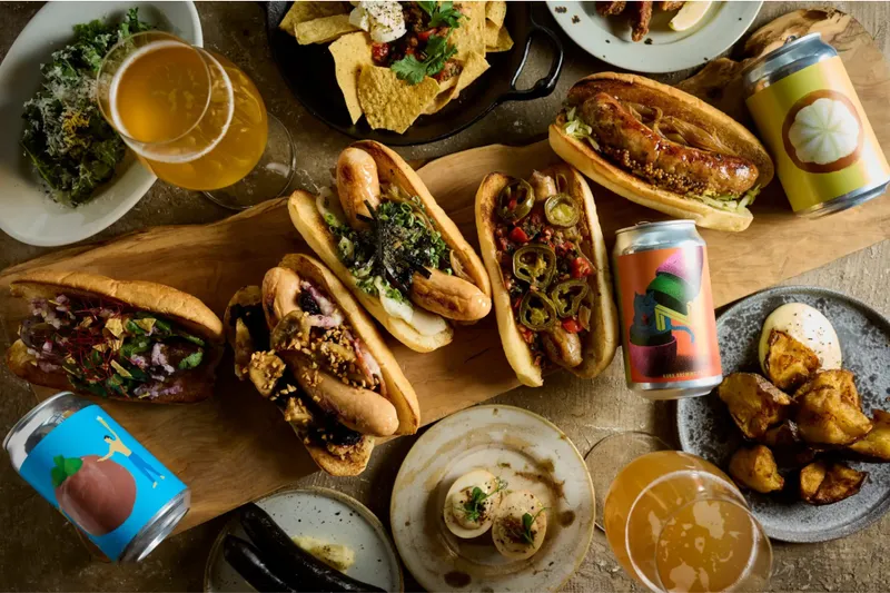 こだわりのクラフトビール＆ソーセージを楽しめる「アワーズ」渋谷にオープン