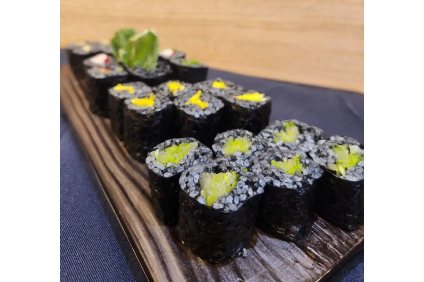 ▲「黒シャリのアテ巻き」