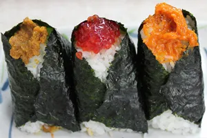 具の量が凄い大塚の「ぼんご」のおにぎりを食べ比べ